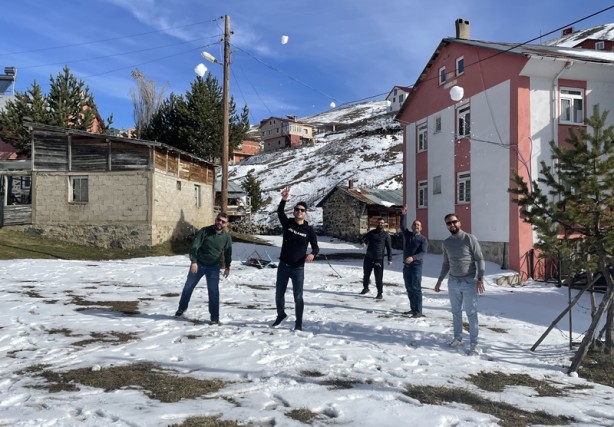 Foto - Şehrin yüksek kesimlerindeki derelerin yüzeyi buz tuttu