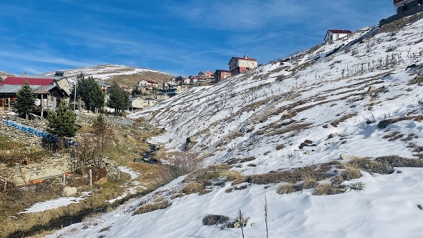 Foto - Şehrin yüksek kesimlerindeki derelerin yüzeyi buz tuttu