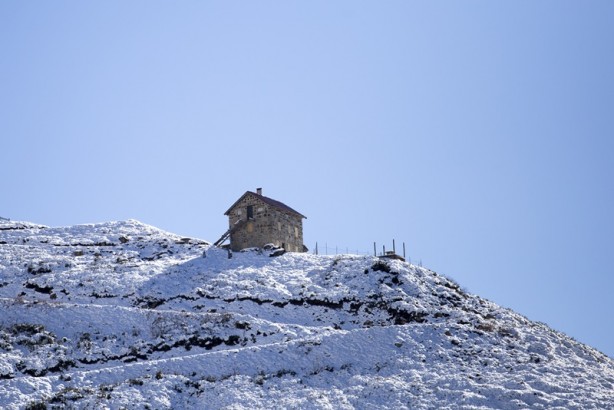 Foto - Şehrin yüksek rakımlı zirveleri beyaza büründü