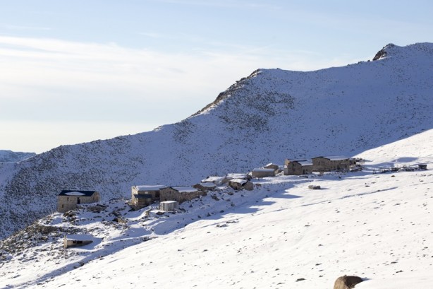 Foto - Şehrin yüksek rakımlı zirveleri beyaza büründü