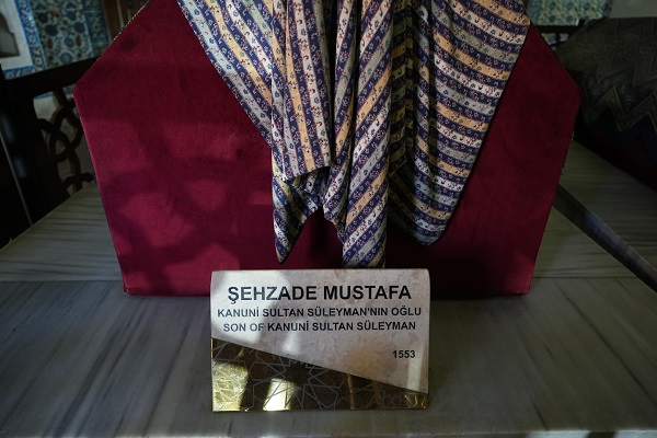 Foto - Şehzade Mustafa'nın türbesinde yürekleri sızlatan manzara