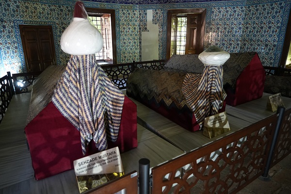 Foto - Şehzade Mustafa'nın türbesinde yürekleri sızlatan manzara