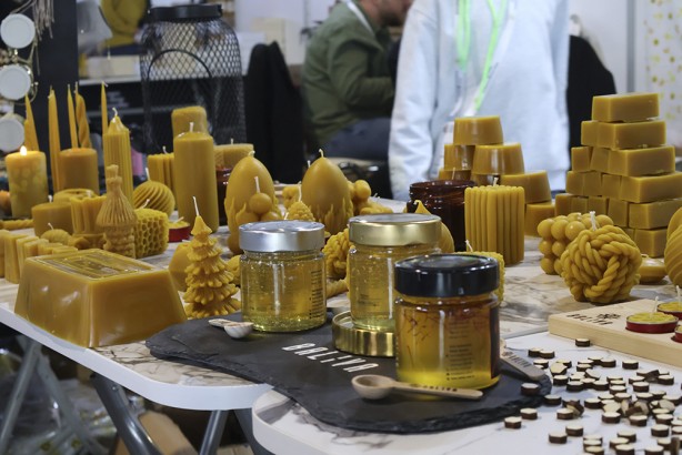 Foto - Şeker hastası olanlar görmesin! 2 dakikada 1 kilogram petek balı yediler!