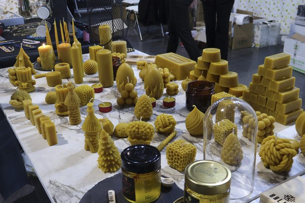 Foto - Şeker hastası olanlar görmesin! 2 dakikada 1 kilogram petek balı yediler!