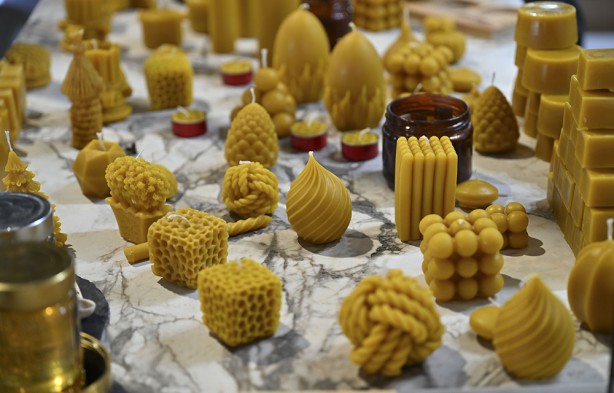 Foto - Şeker hastası olanlar görmesin! 2 dakikada 1 kilogram petek balı yediler!