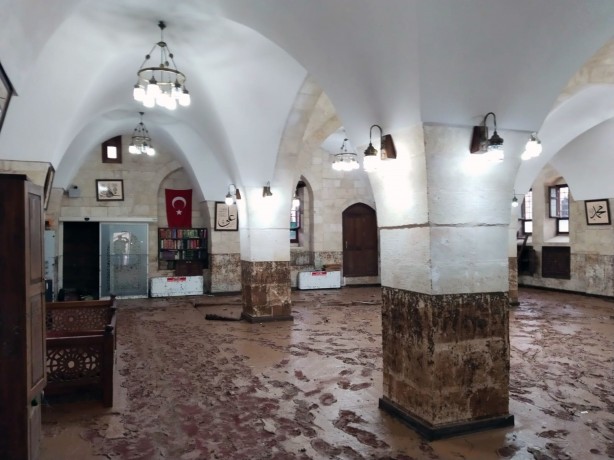 Foto - Sel afeti ibadethaneleri de etkiledi