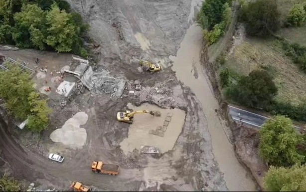 Foto - Sel felaketinde 2 köprü yıkılmıştı! 36 metrelik köprü yapılıyor