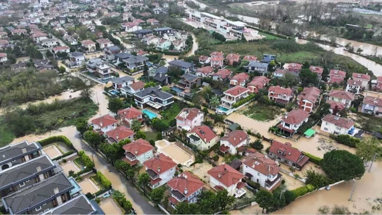 Foto - Sel felaketinde aracı batanlar dikkat: Kaskosu olmayan da parasını alabilir!