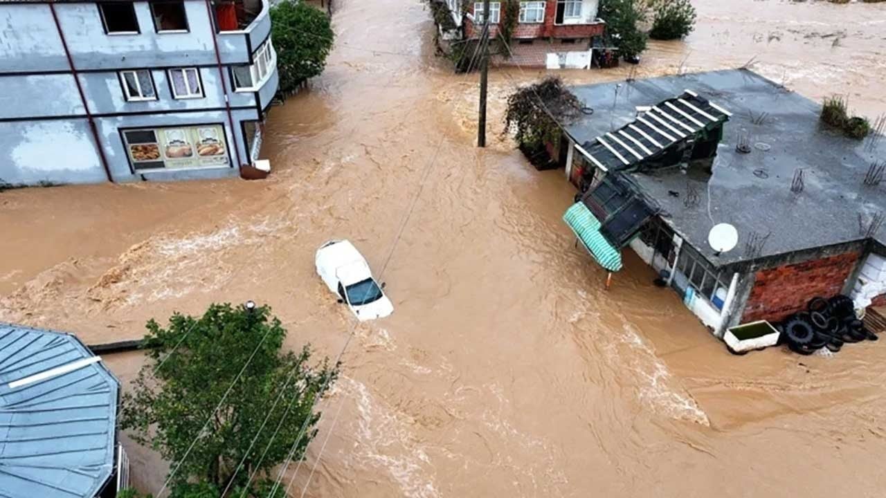 Foto - Sel felaketinde aracı batanlar dikkat: Kaskosu olmayan da parasını alabilir!