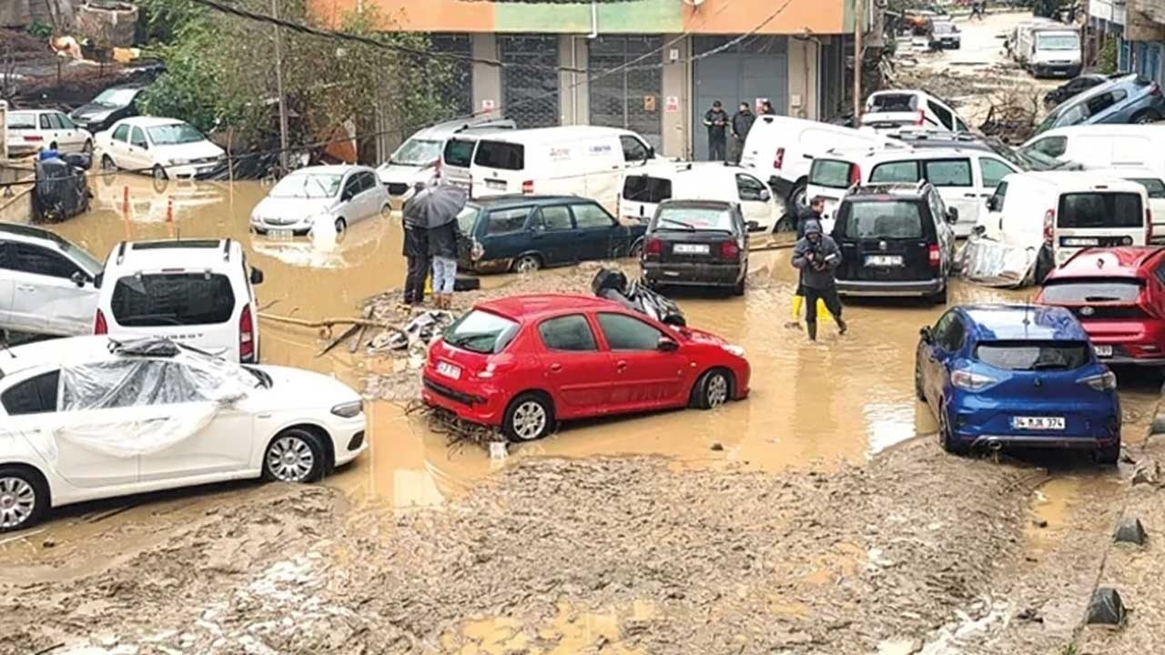 Foto - Sel felaketinde aracı batanlar dikkat: Kaskosu olmayan da parasını alabilir!