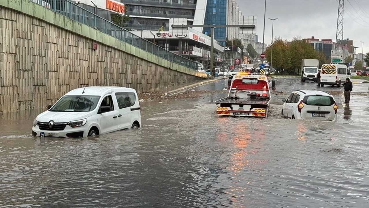 Foto - Sel felaketinde aracı batanlar dikkat: Kaskosu olmayan da parasını alabilir!