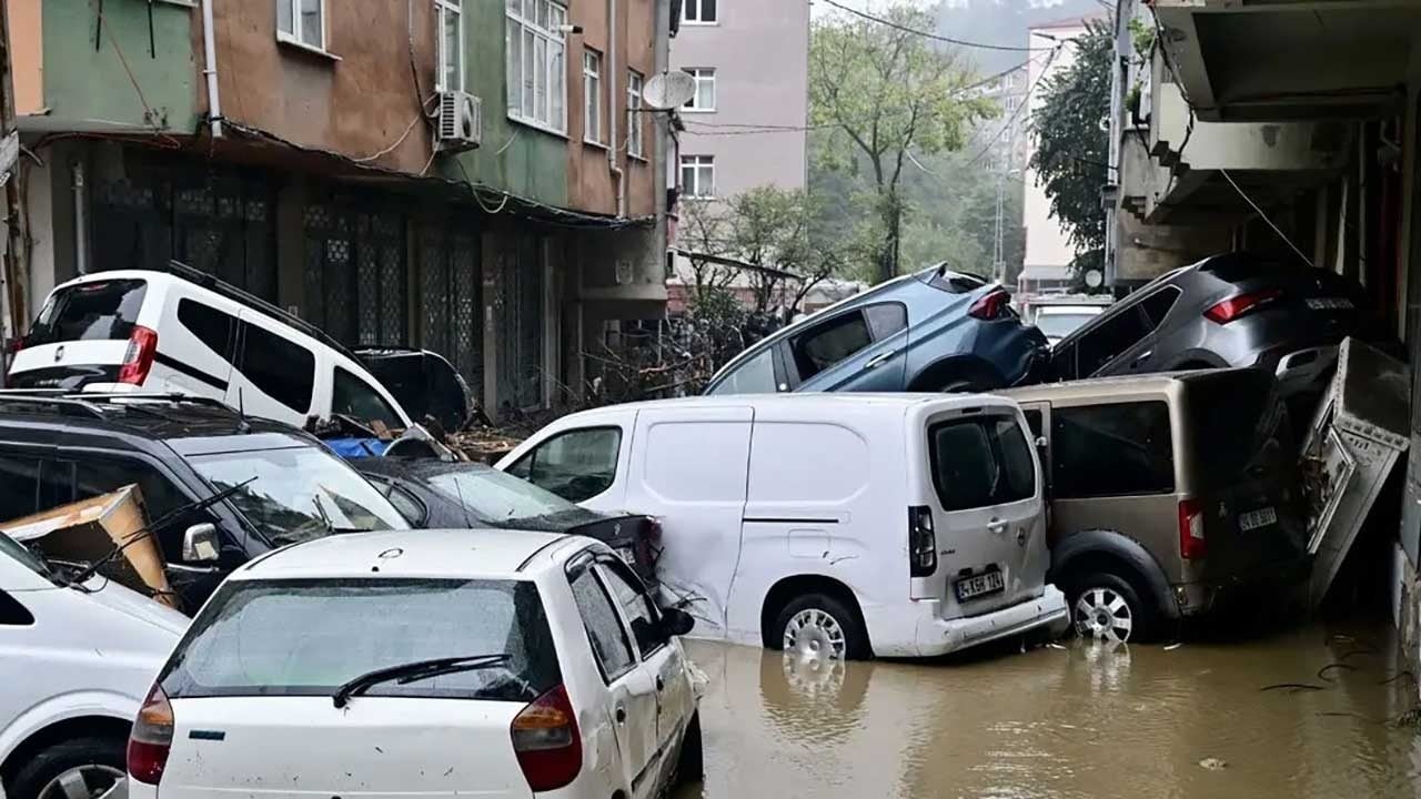 Foto - Sel felaketinde aracı batanlar dikkat: Kaskosu olmayan da parasını alabilir!