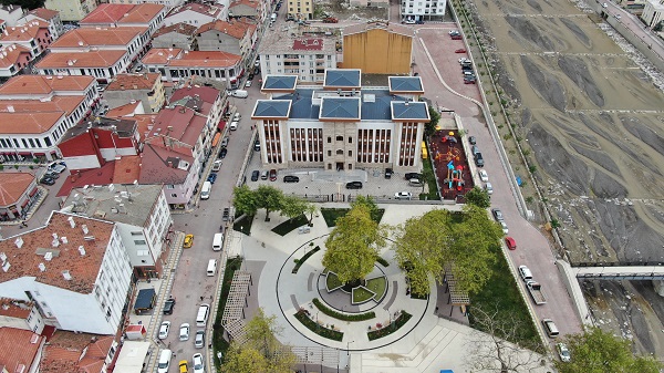 Foto - Sel felaketinin ardından döndü! Ailesine umut oldu