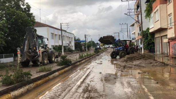 Foto - Sel, su baskınlarına dikkat! 13 ilde sarı kodlu uyarı yapıldı