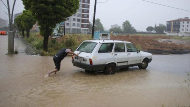 Foto - Sel, su baskınlarına dikkat! 13 ilde sarı kodlu uyarı yapıldı
