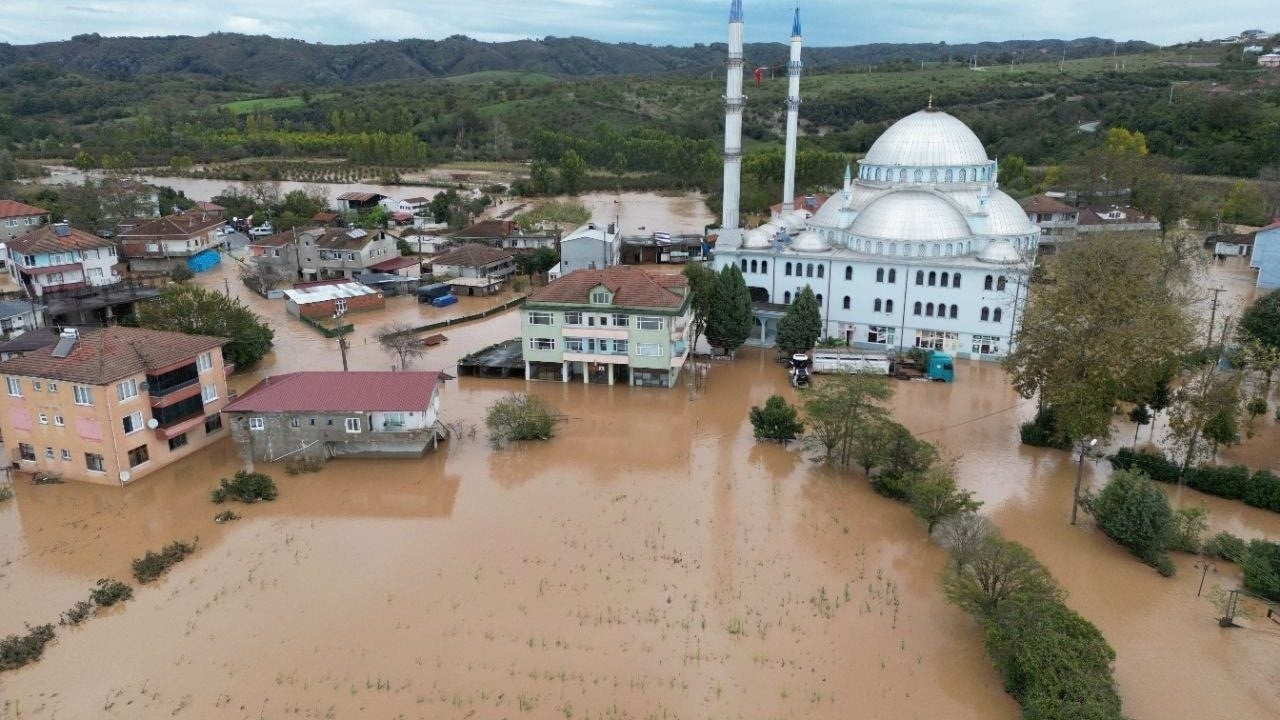 Foto - Sel suları bir mahalleyi yuttu! Feci görüntüler geldi