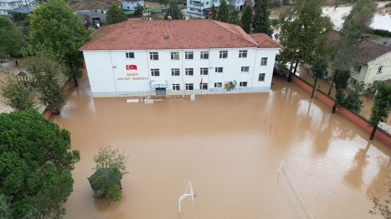 Foto - Sel suları bir mahalleyi yuttu! Feci görüntüler geldi