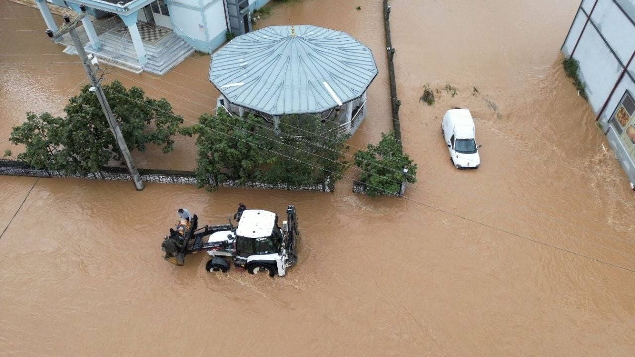 Foto - Sel suları bir mahalleyi yuttu! Feci görüntüler geldi