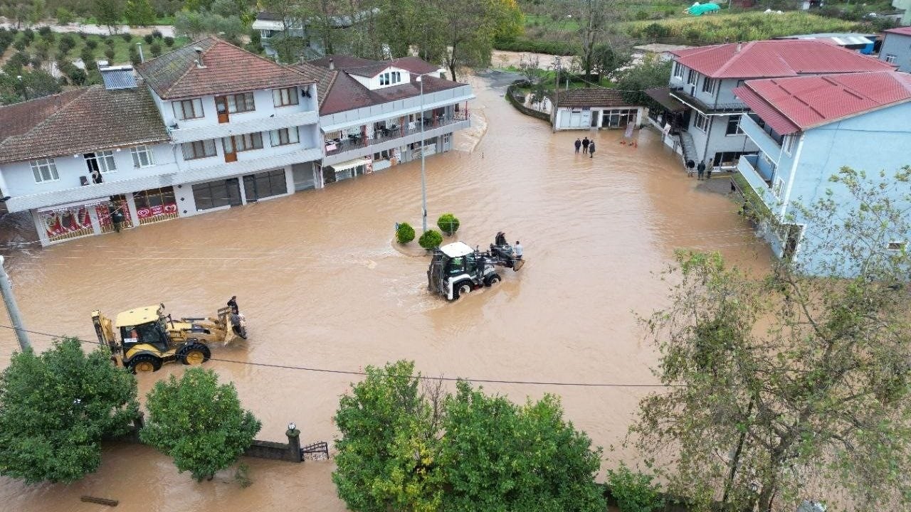 Foto - Sel suları bir mahalleyi yuttu! Feci görüntüler geldi