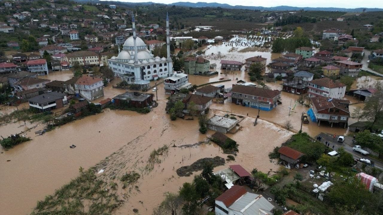Foto - Sel suları bir mahalleyi yuttu! Feci görüntüler geldi