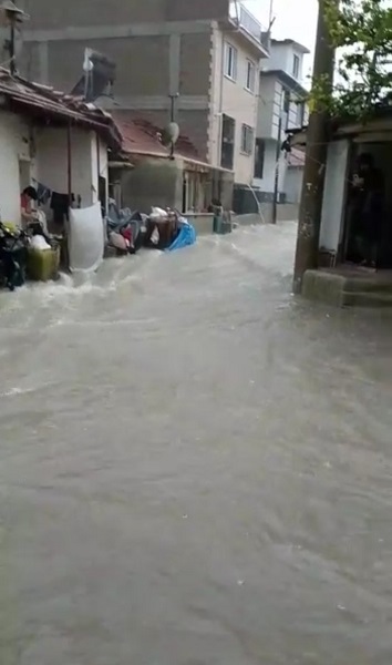 Foto - Sel suları camiyi bu hale getirdi