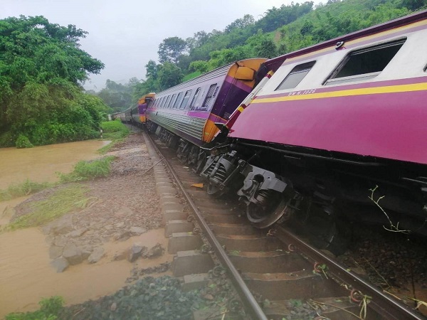 Foto - Sel suları köprüyü böyle yıktı