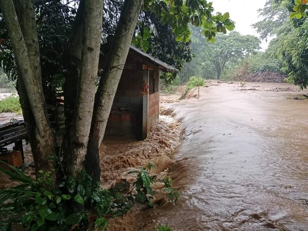 Foto - Sel suları köprüyü böyle yıktı