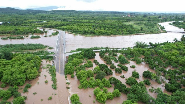 Foto - Sel suları köprüyü böyle yıktı