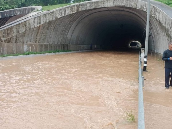 Foto - Sel suları köprüyü böyle yıktı