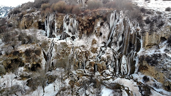Foto - Şelale dondu görenler hayran kaldı