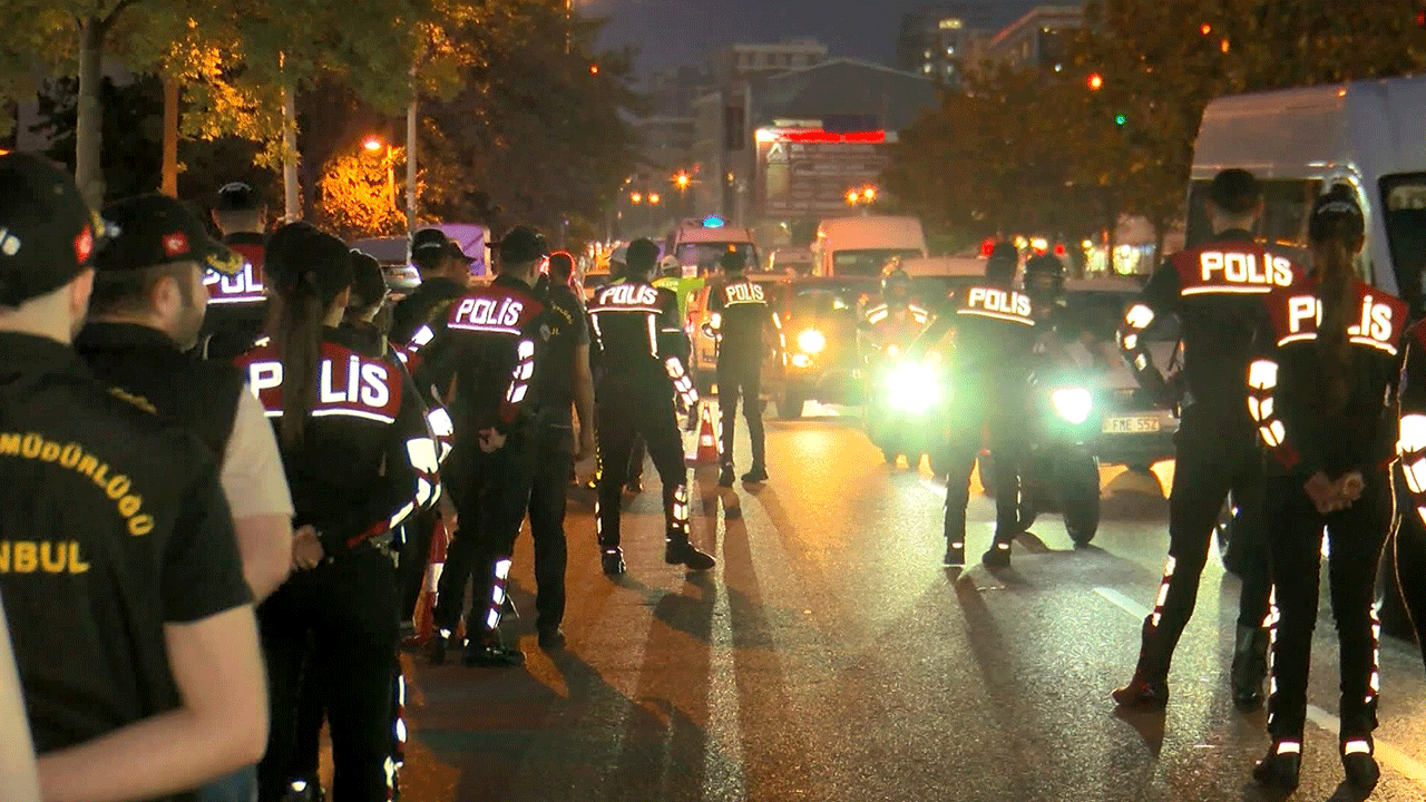Foto - Selami Yıldız, Esenyurt'ta sahaya indi