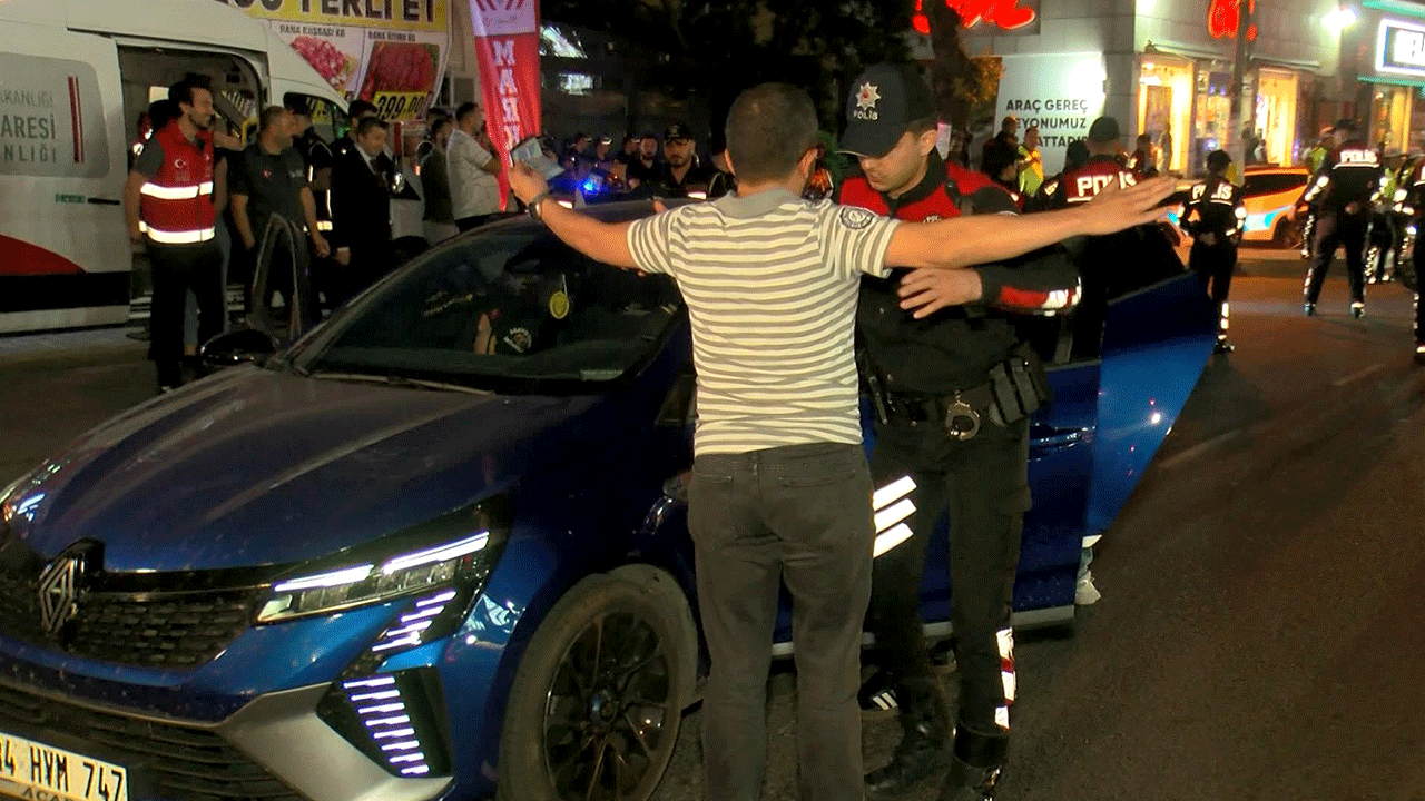 Foto - Selami Yıldız, Esenyurt'ta sahaya indi