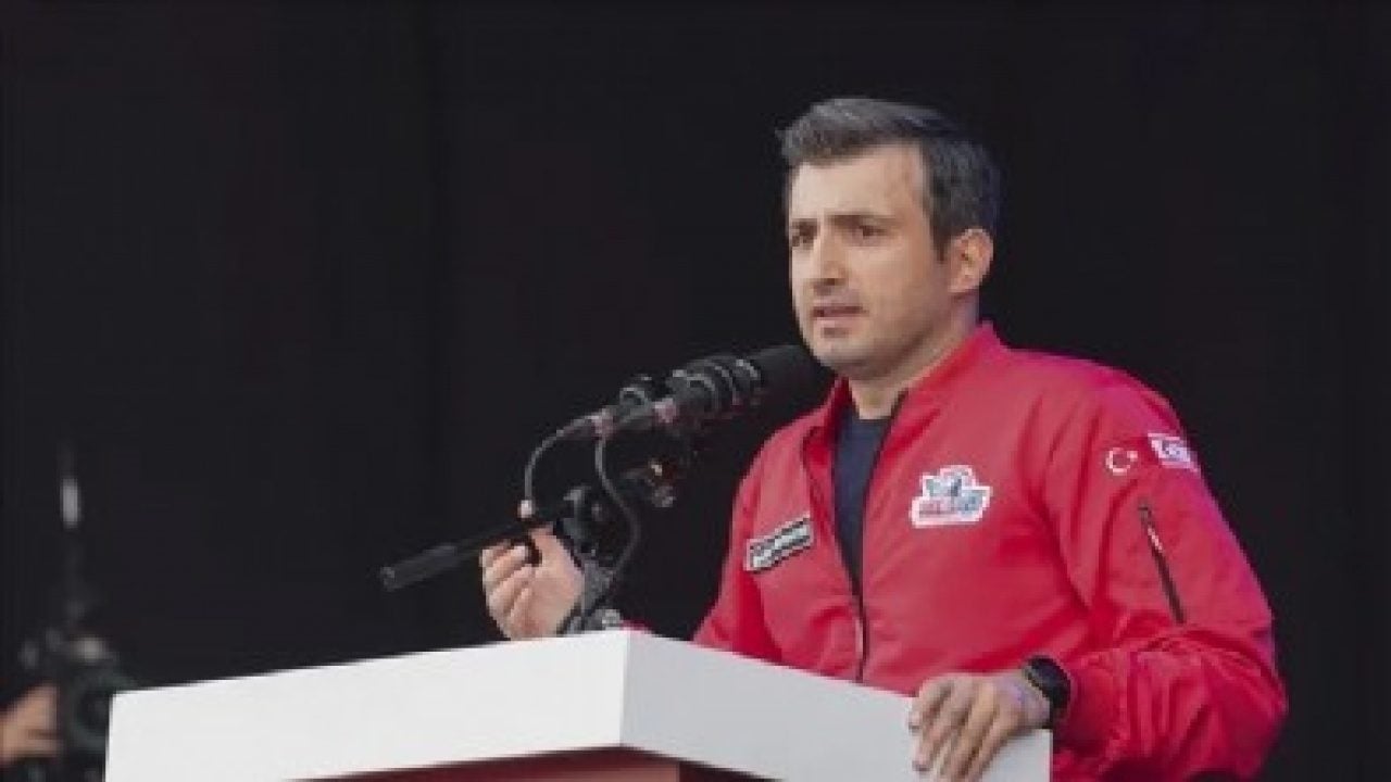 Foto - Selçuk Bayraktar: Hızla, kolay yoldan, ahlaksızca bir yerlere gelmeye çalışan insanları görüyoruz