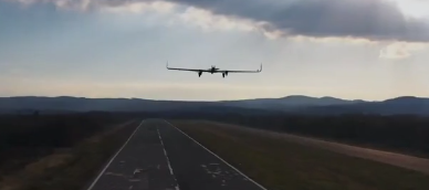 Foto - Selçuk Bayraktar yeni İHA'yı tüm Türkiye'ye gösterdi! Gören mest oldu