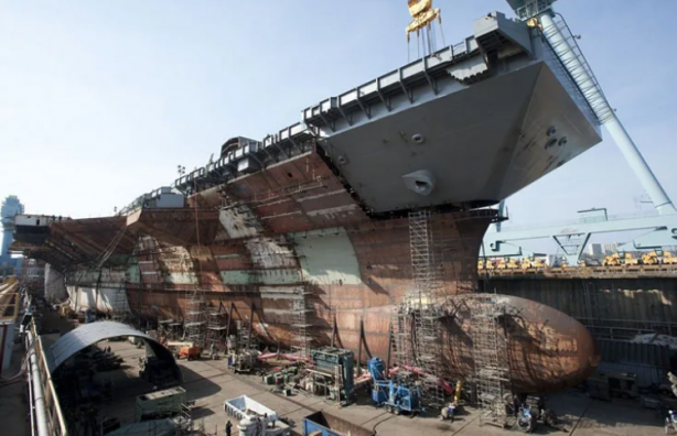 Foto - Selçuk Bayraktar ziyaret etmişti! Uçak gemisi hatalı çıktı, herkes şokta