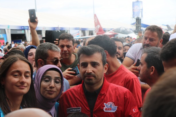 Foto - Selçuk Bayraktar'da ayrı gayrı yok! TEKNOFEST KARADENİZ'in kapanışına damga vuran sözler..