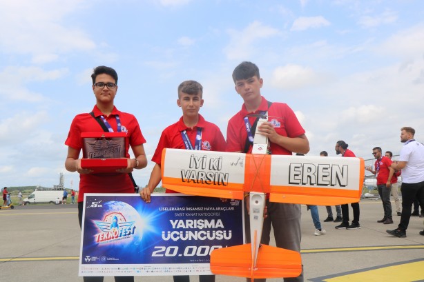 Foto - Selçuk Bayraktar'da ayrı gayrı yok! TEKNOFEST KARADENİZ'in kapanışına damga vuran sözler..