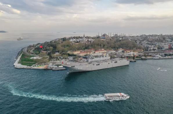 Foto - Selçuk Bayraktar'dan duygulandıran paylaşım: Ayasofya'nın kapısında ilk nöbetinde