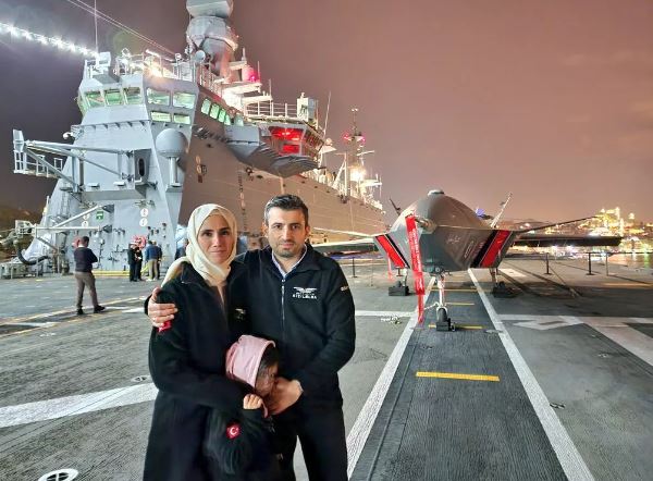 Selçuk Bayraktar'dan duygulandıran paylaşım: Ayasofya'nın kapısında ilk nöbetinde