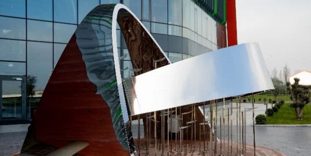 Selçuk Bayraktar'ın TB2 SİHA'ları ile Rusya savunma yaparken Ukraynalı sanatçı Baykar’ın hikayesi ile yarışma kazandı