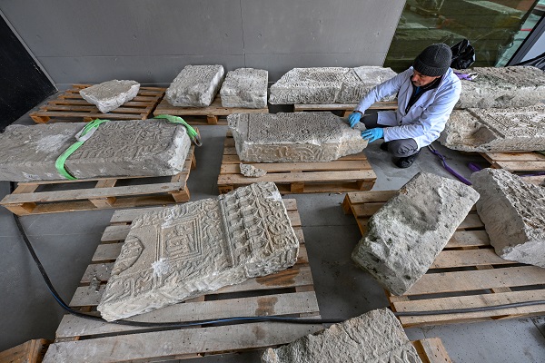 Foto - Selçuklu dönemine ait! Van Gölü'nden çıktı orijinal haline kavuşacak