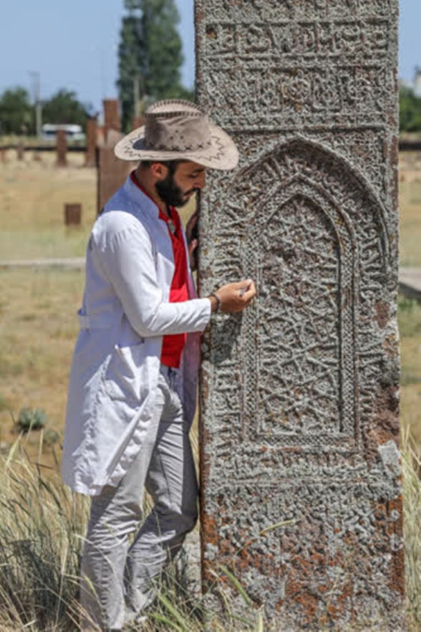 Foto - Selçuklu Meydan Mezarlığı tarihe ışık tutuyor