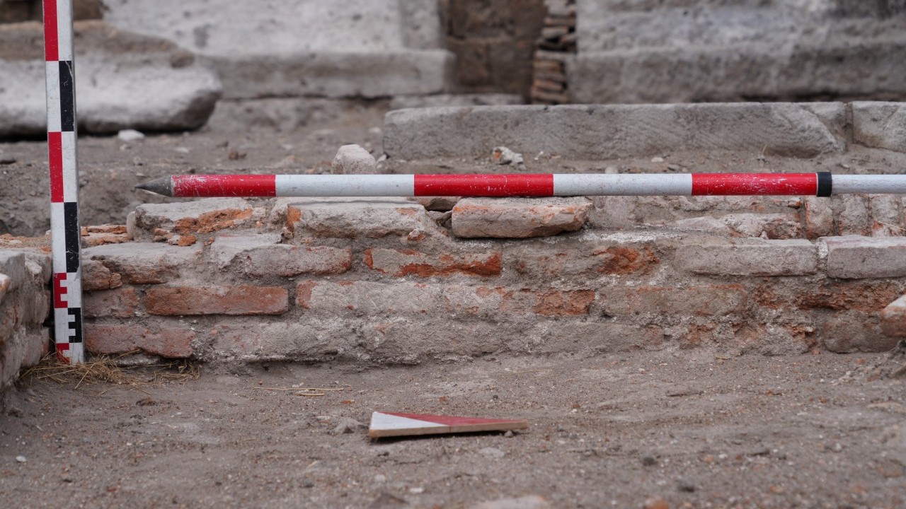 Foto - Selçukluların izleri gün yüzüne çıktı! Ani Ören Yeri’nde yeni kümbet bulundu!