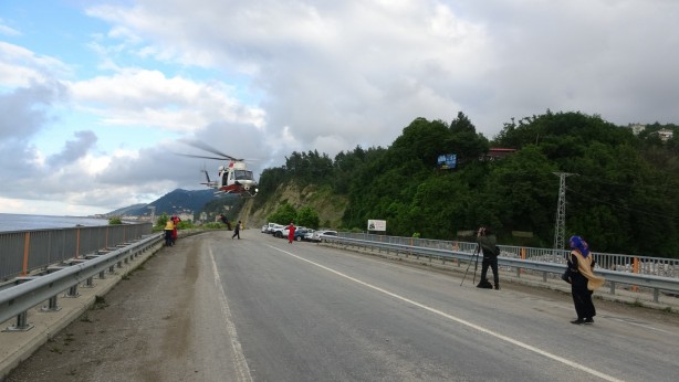 Foto - Selde mahsur kalan bedensel engelli vatandaş helikopterle kurtarıldı