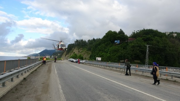 Foto - Selde mahsur kalan bedensel engelli vatandaş helikopterle kurtarıldı