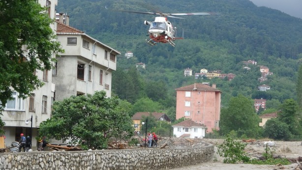 Foto - Selde mahsur kalan bedensel engelli vatandaş helikopterle kurtarıldı