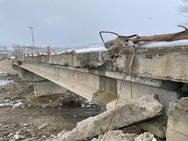 Foto - Selde zarar gören köprünün demirlerini satan muhtar ile hurdacı tutuklandı!