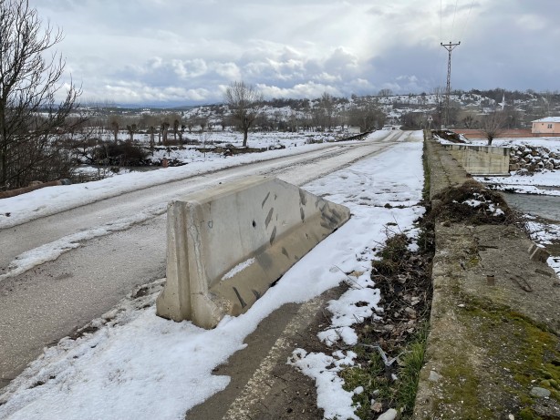 Foto - Selde zarar gören köprünün demirlerini satan muhtar ile hurdacı tutuklandı!