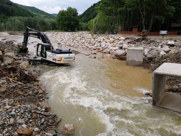 Foto - Selden etkilenen bölgelerde çalışmalar devam ediyor