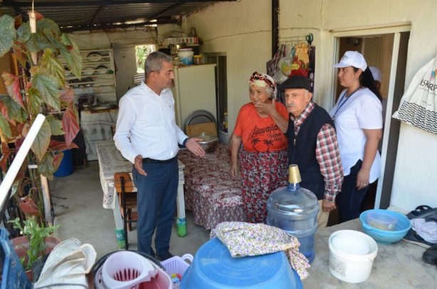 Foto - Selden zarar gören vatandaşların yaraları sarılıyor